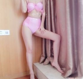 无毛美女自慰喷水应用免费_HD免费播放